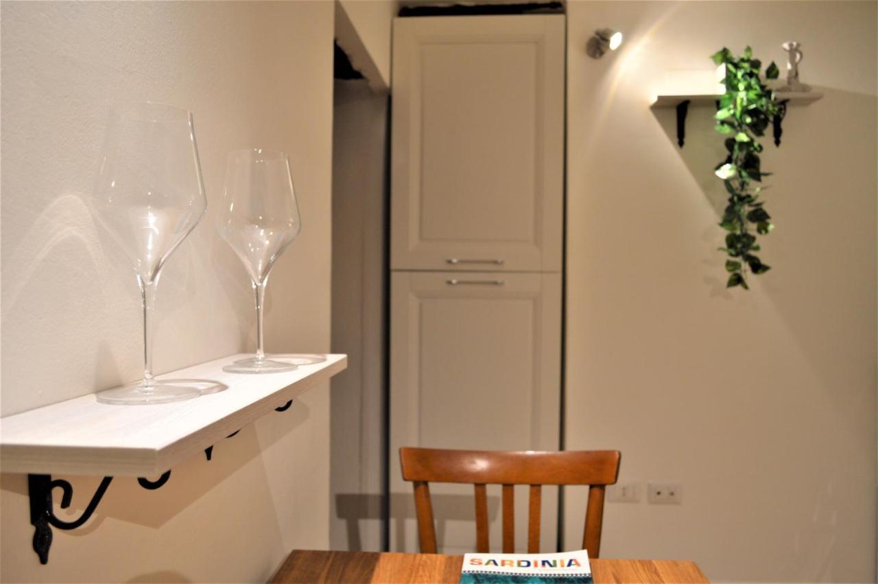 Domu 600 - Suite Mini Appartamento Cagliari Centro Storico Exteriör bild