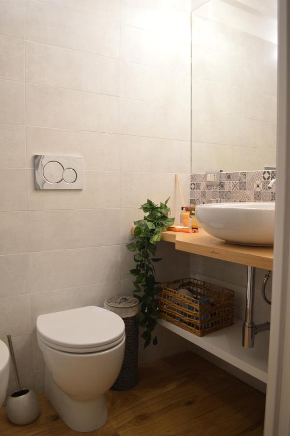 Domu 600 - Suite Mini Appartamento Cagliari Centro Storico Exteriör bild