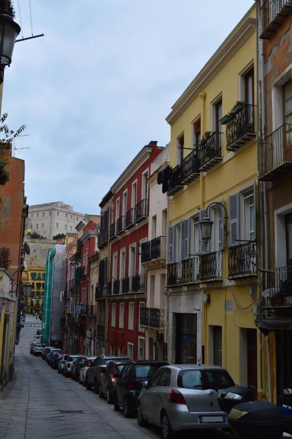 Domu 600 - Suite Mini Appartamento Cagliari Centro Storico Exteriör bild